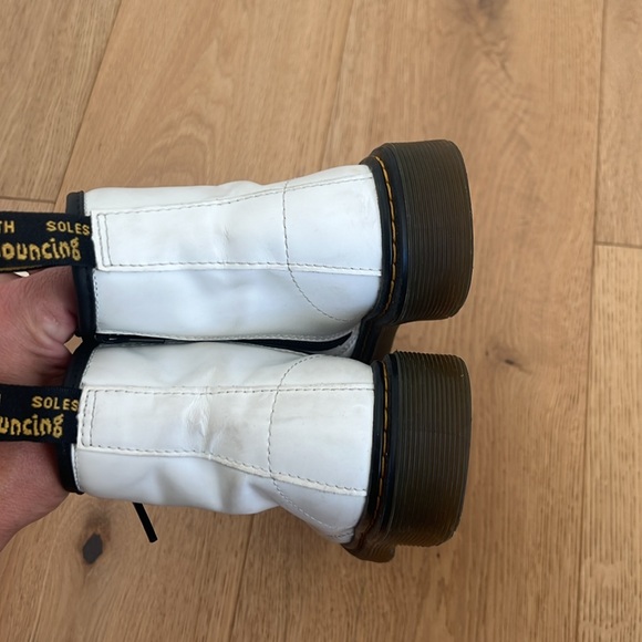 Girls Dr Marten boots size US 2 - Picture 3 of 5